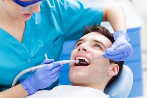 Ósemki, problematyczne zęby. Czy warto je usuwać?