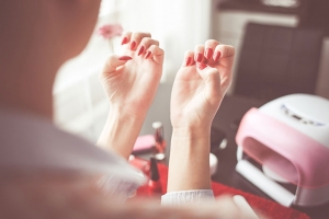 Domowy manicure – poradnik dla początkujących