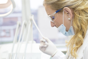 Na co zwr&oacute;cić uwagę przy wyborze stomatologa w nadmorskim mieście?